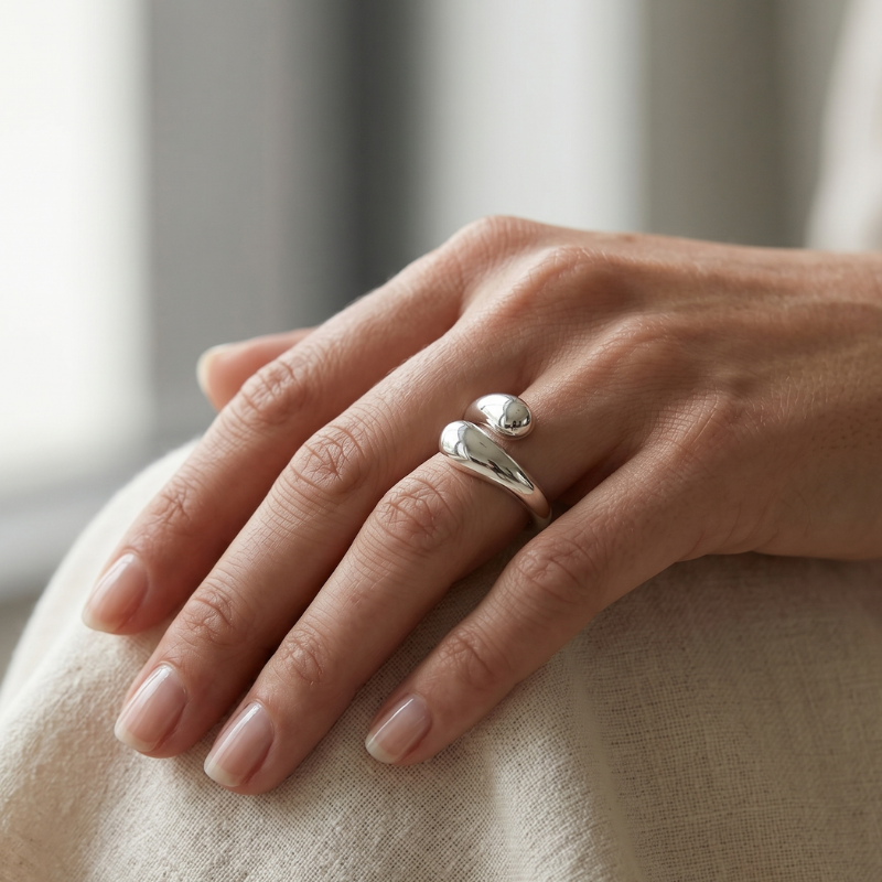 Luvara | Bague imposante en forme d'arc