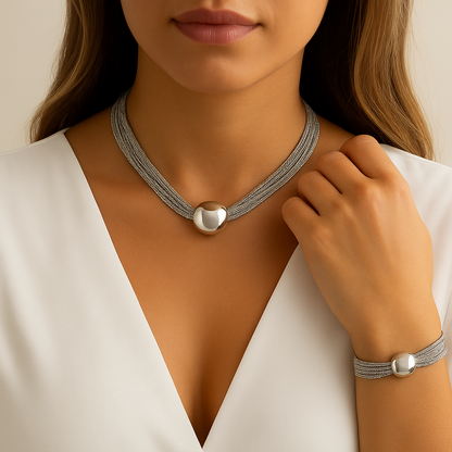 Collier Aven Grace