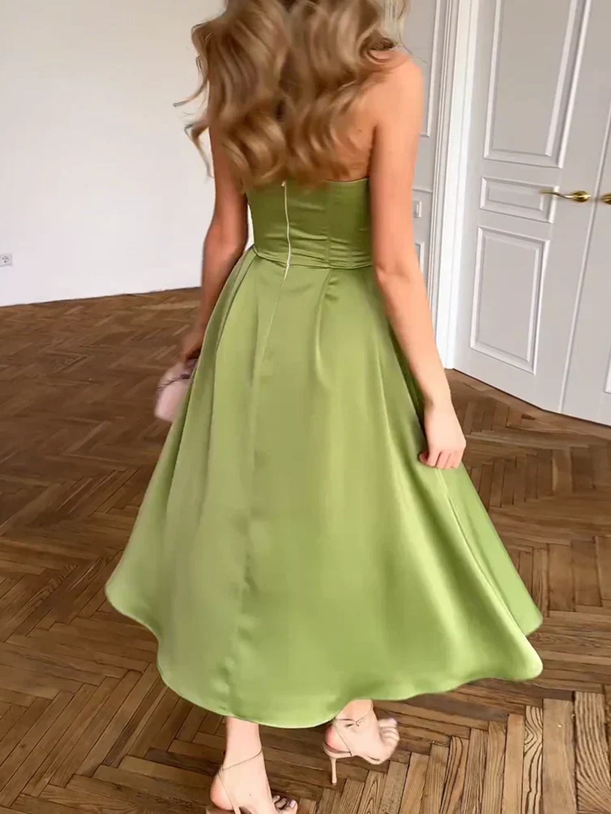 Liora | Robe midi élégante sans bretelles