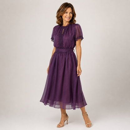Flavia | Robe longue à encolure en goutte d'eau et bordure en dentelle de mousseline