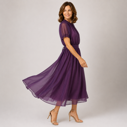 Flavia | Robe longue à encolure en goutte d'eau et bordure en dentelle de mousseline