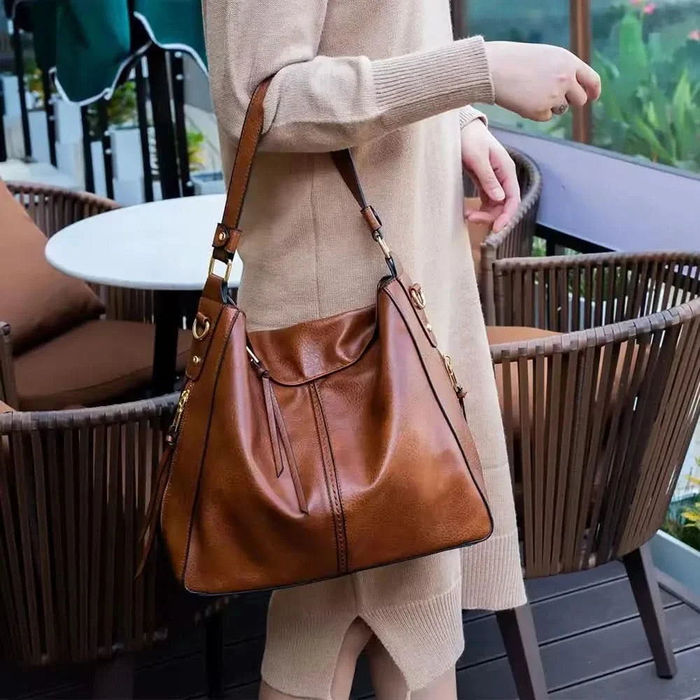 CAMELLIA | Sac hobo en cuir