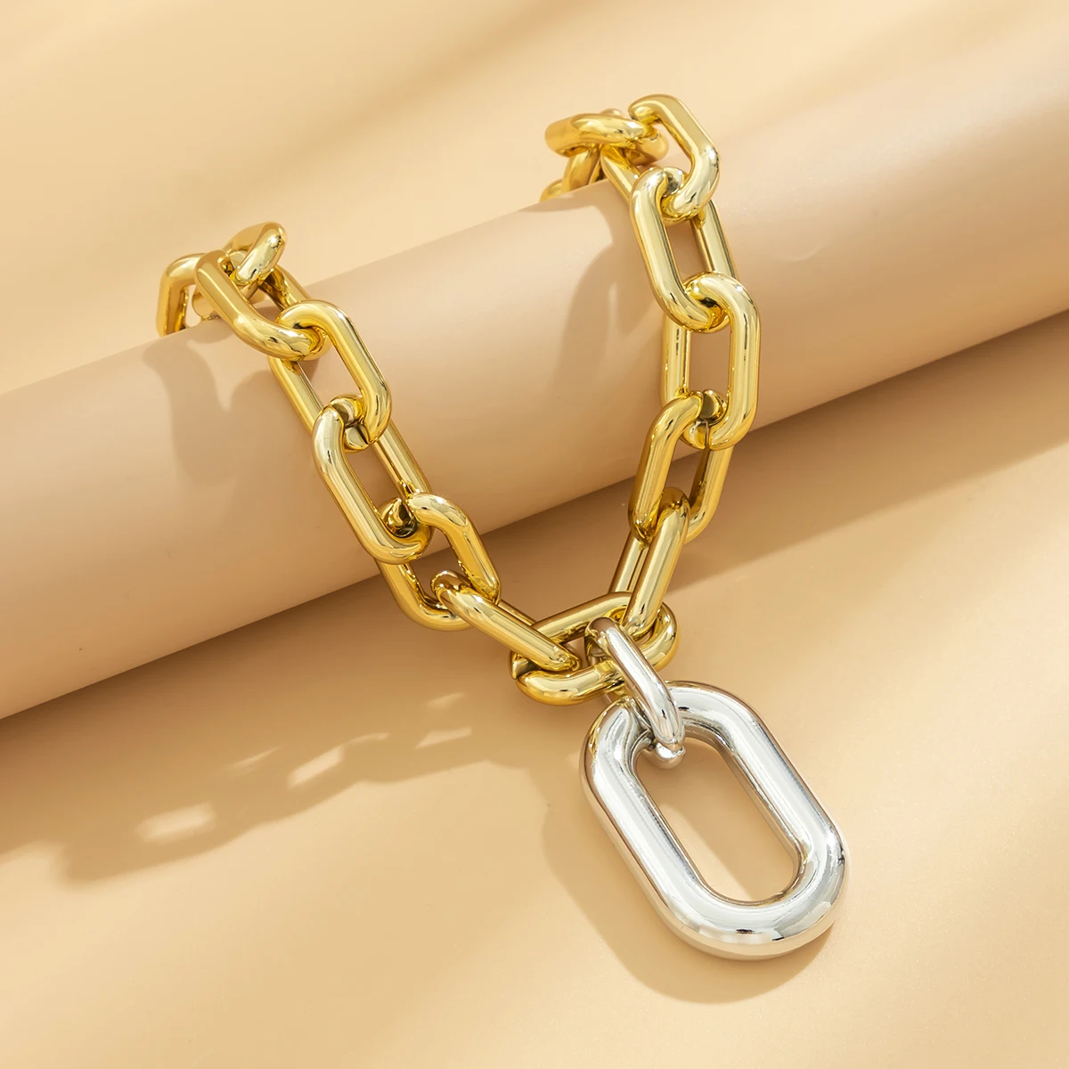 Collier chaîne et breloque bicolore