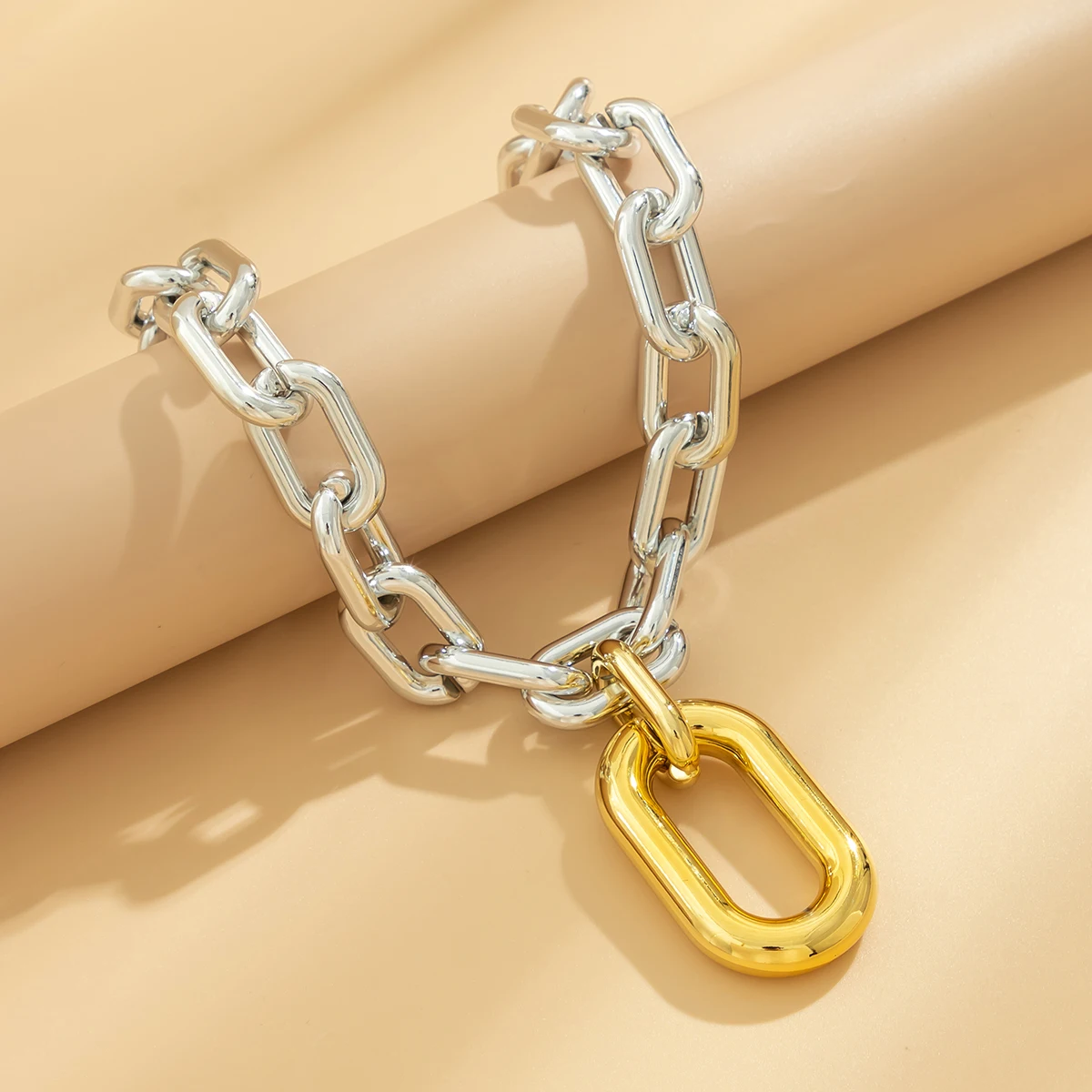 Collier chaîne et breloque bicolore