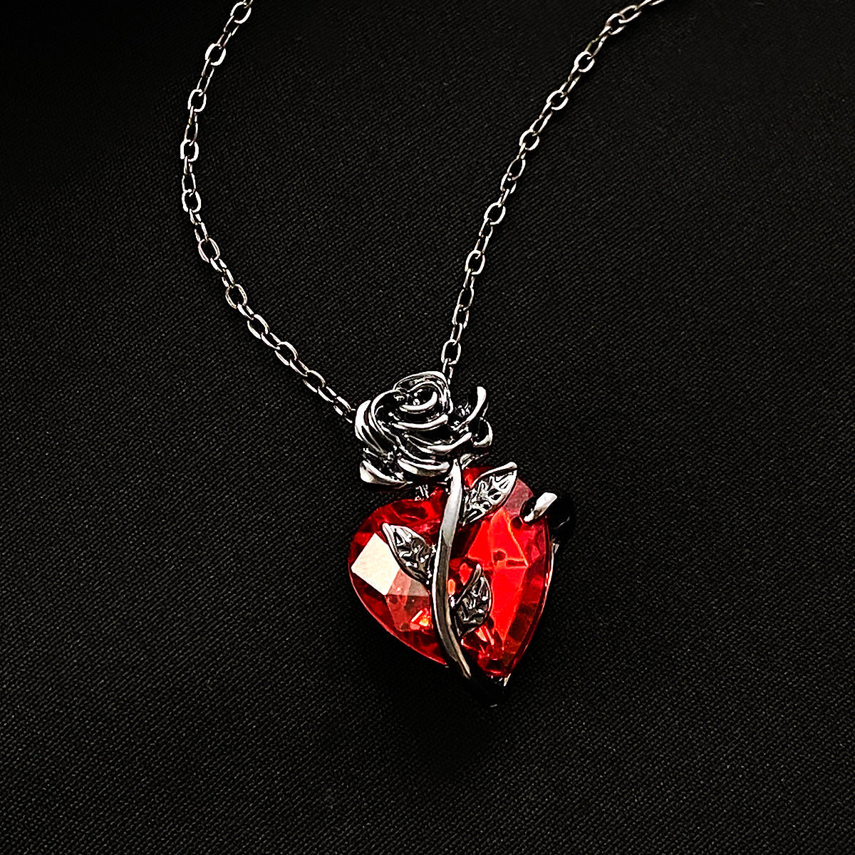 Collier Scarlet Roseheart