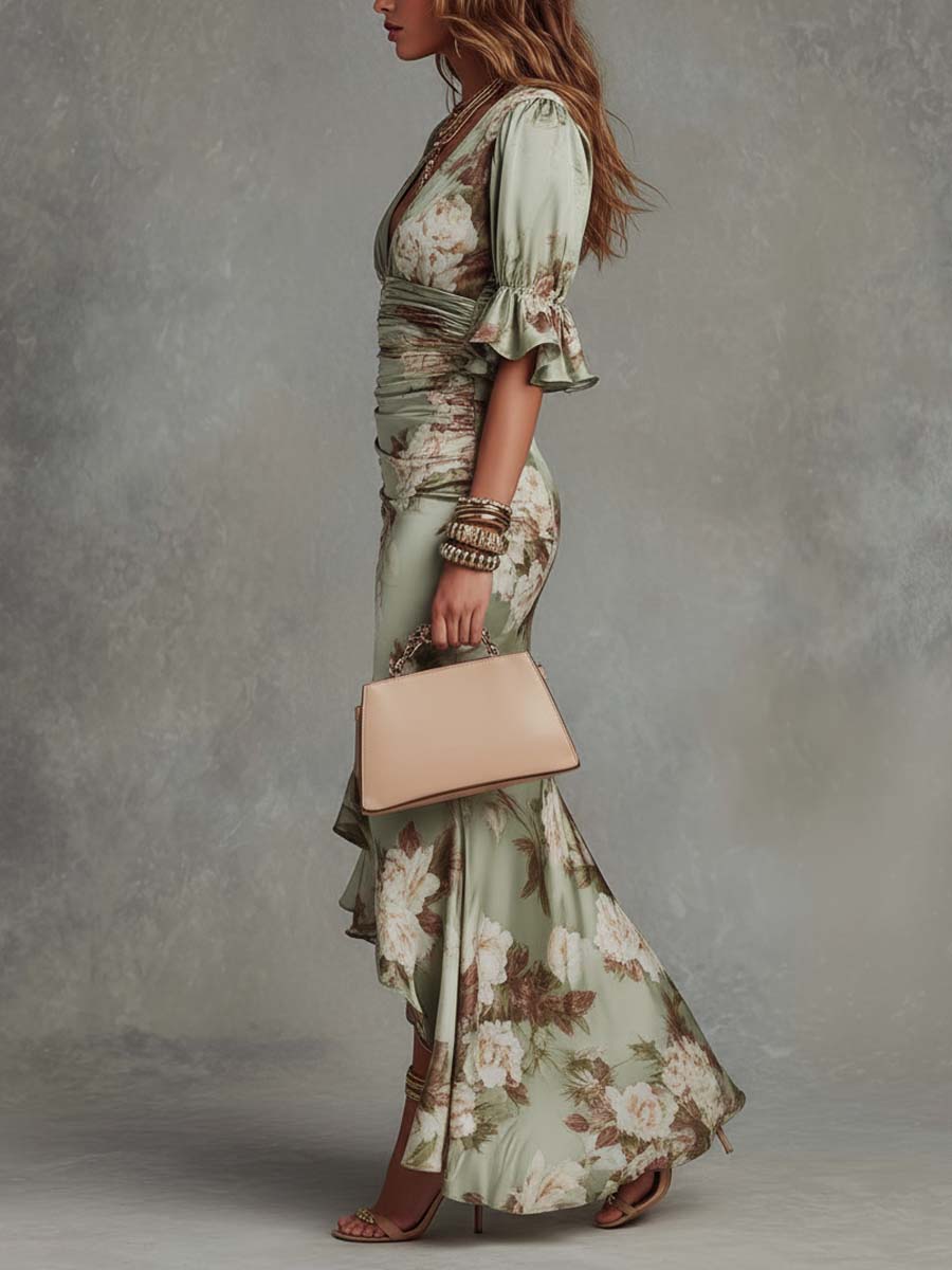 Anna | Robe longue asymétrique en satin vert avec encolure en V