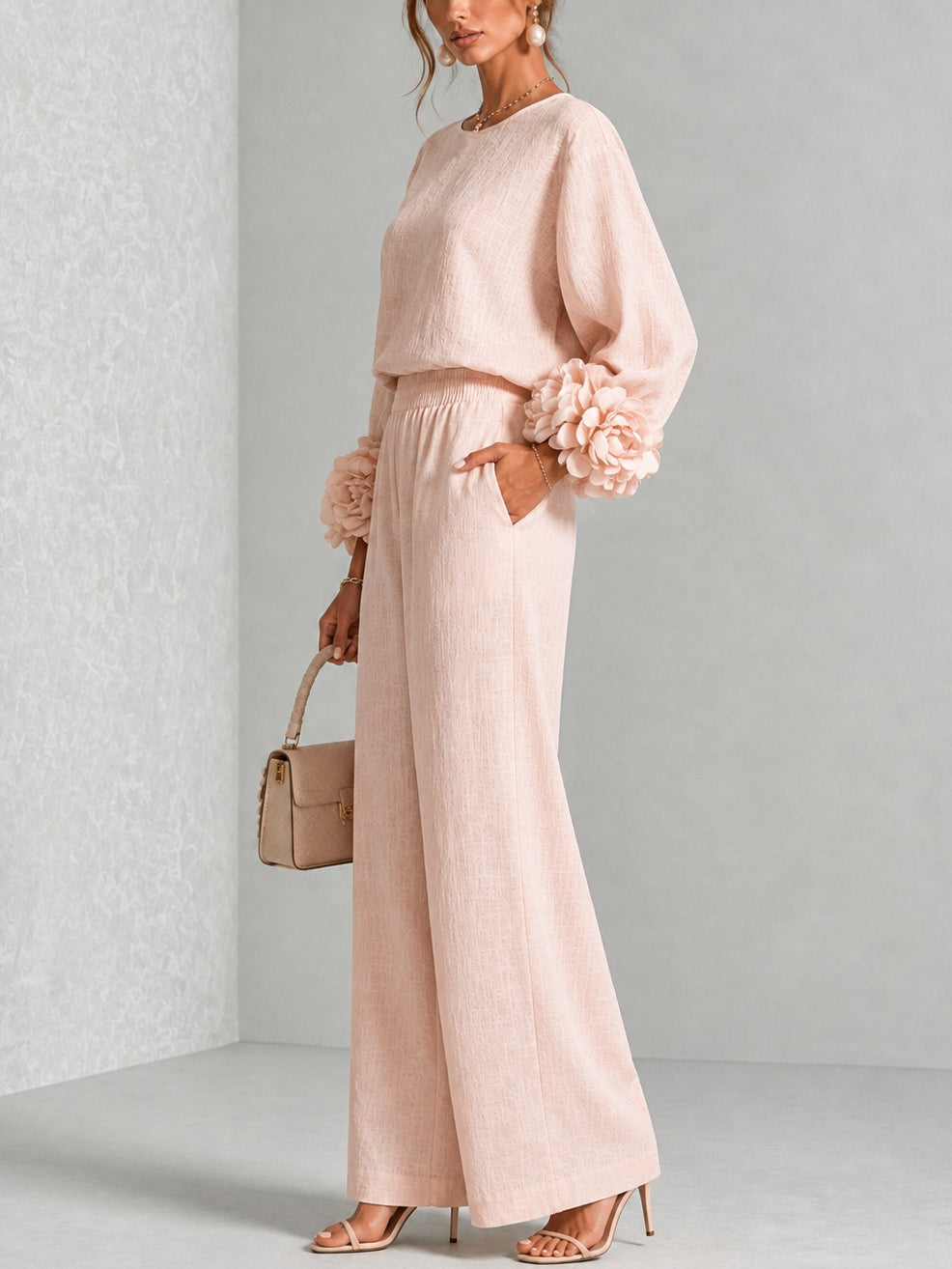 ROSALIE | ENSEMBLE DEUX PIÈCES AVEC MANCHETTES À MOTIFS FLORAUX.