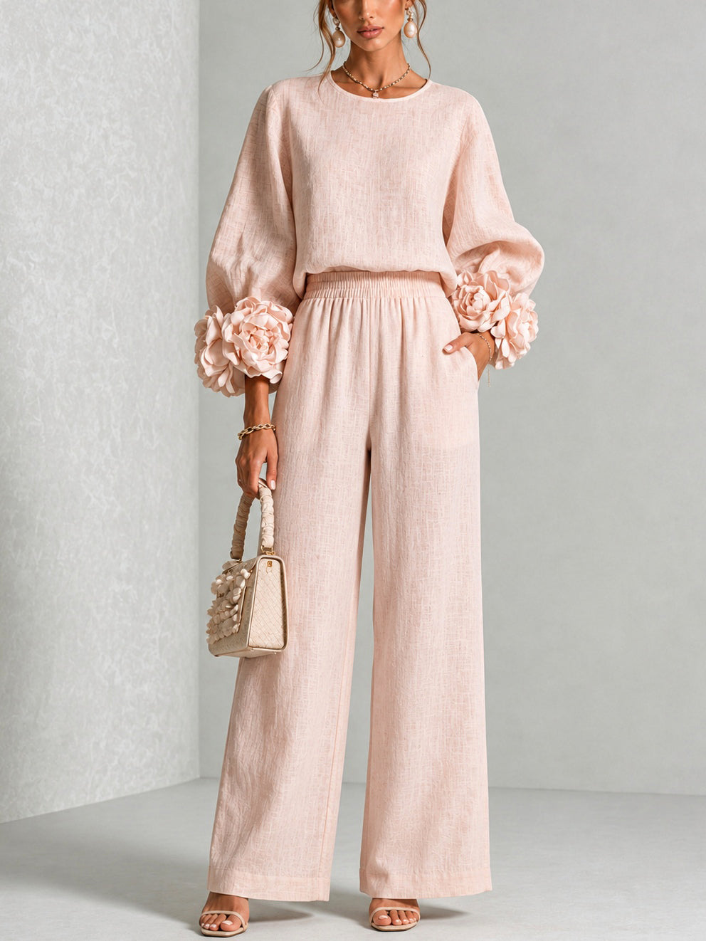 ROSALIE | ENSEMBLE DEUX PIÈCES AVEC MANCHETTES À MOTIFS FLORAUX.