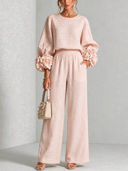 ROSALIE | ENSEMBLE DEUX PIÈCES AVEC MANCHETTES À MOTIFS FLORAUX.