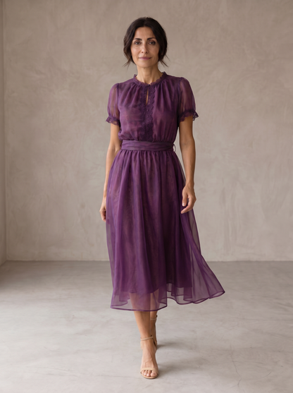 Flavia | Robe longue à encolure en goutte d'eau et bordure en dentelle de mousseline