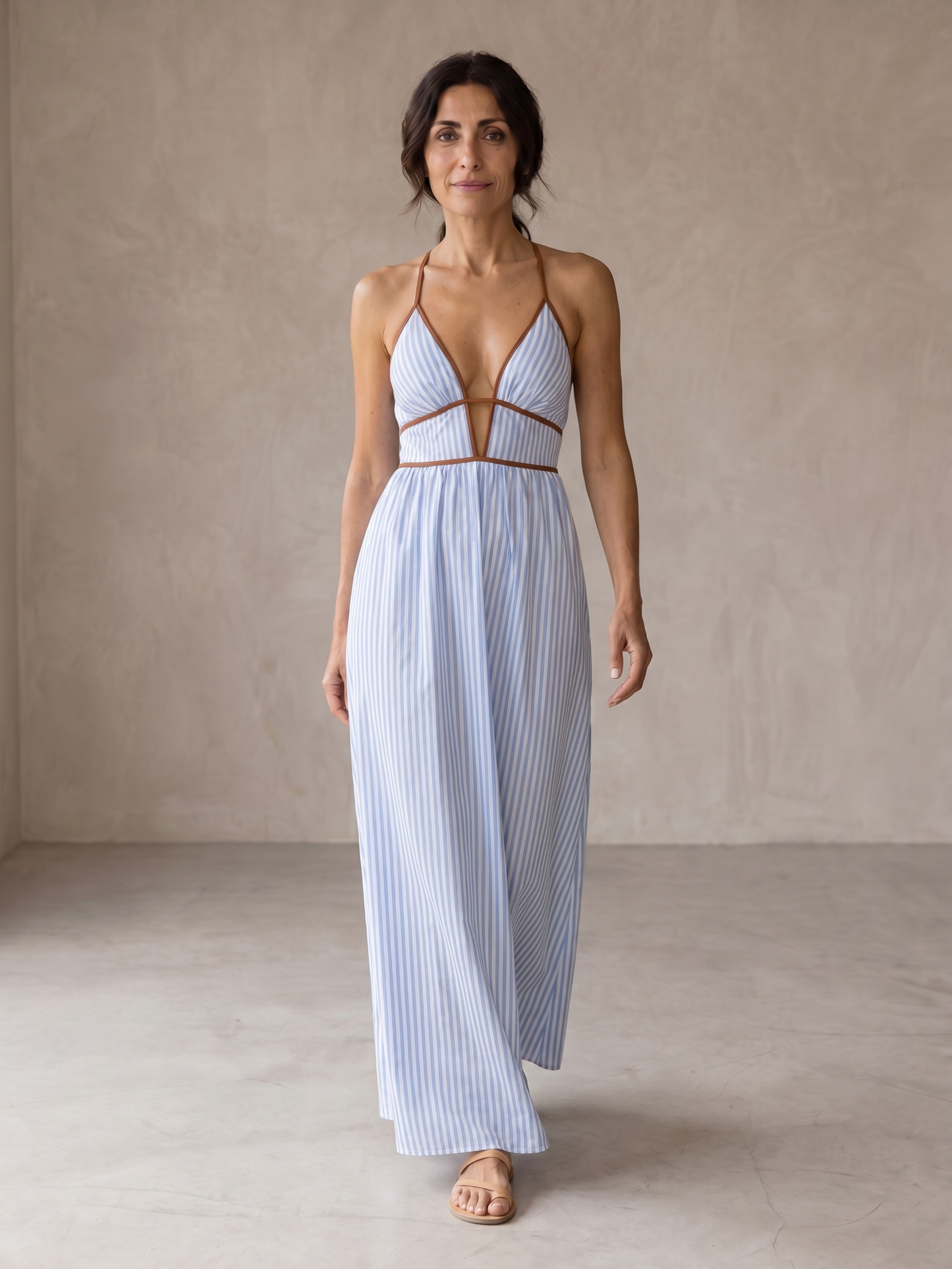 Laurina | Robe longue à rayures avec encolure ajourée